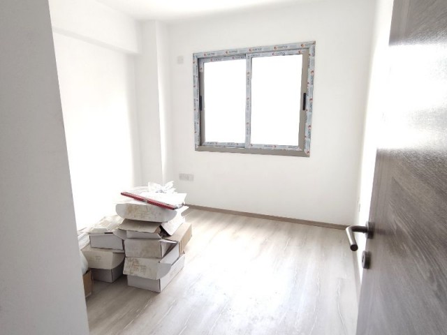 Girne Merkez'de Yeni Asansörlü Binada Eşyalı/Eşyasız 3+1Kiralık Daire