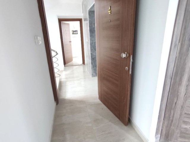 Girne Merkez'de Yeni Asansörlü Binada Eşyalı/Eşyasız 3+1Kiralık Daire