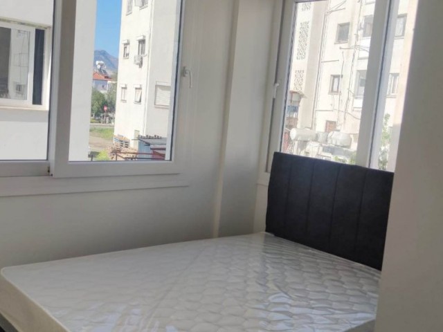 Lefkoşa Merkez de durağa 1 dakika yürüme mesafesinde kiralık  2+1