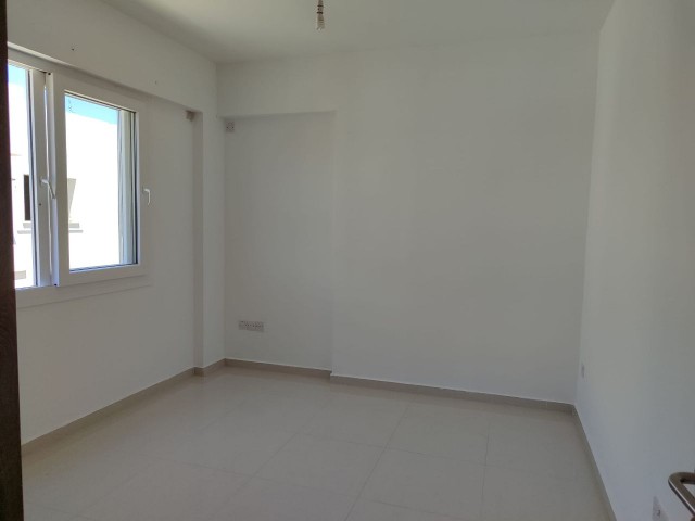 2+1 well-maintained flat for sale on the 1st floor in Gönyeli Yenikent