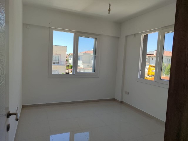 2+1 well-maintained flat for sale on the 1st floor in Gönyeli Yenikent