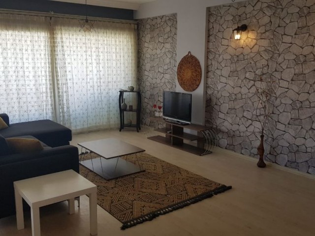 Girne Merkez'de Patalena Sitesinde 1+1 Full Eşyalı Daire - Havuzlu sitedir - Aidat Yok