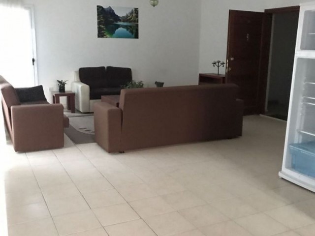 Girne merkezde- Karakumda  denize yurume mesafesinde 110 m2 esyali 2+1  daireler /  3+1  daire   / 250 m2 3+1 bahçeli ise  ( işyeri olarak kullanılabilir)