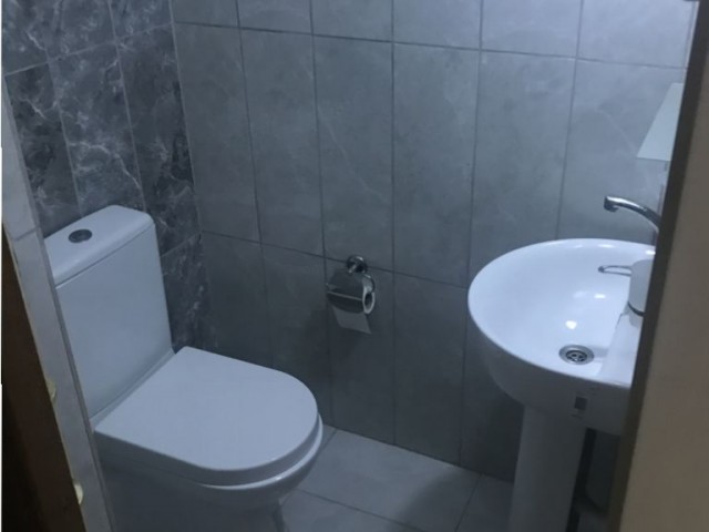 Durakların dibinde 3+1 eşyalı Lefkoşa Merit Hotel civarı Kumsal bölgesinde