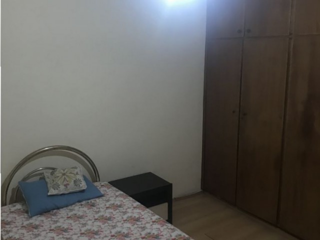 Durakların dibinde 3+1 eşyalı Lefkoşa Merit Hotel civarı Kumsal bölgesinde