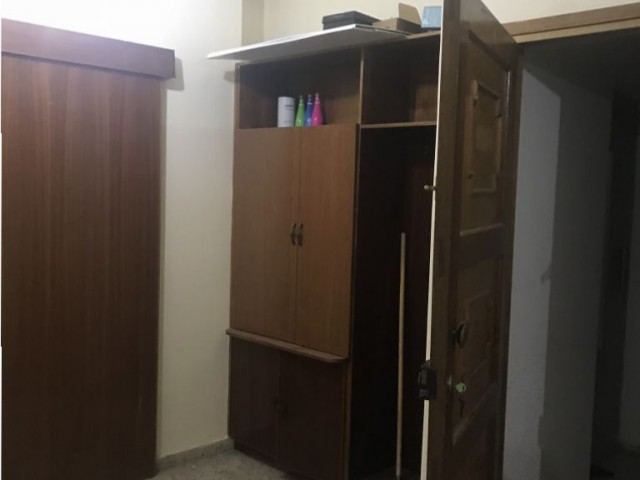 Durakların dibinde 3+1 eşyalı Lefkoşa Merit Hotel civarı Kumsal bölgesinde