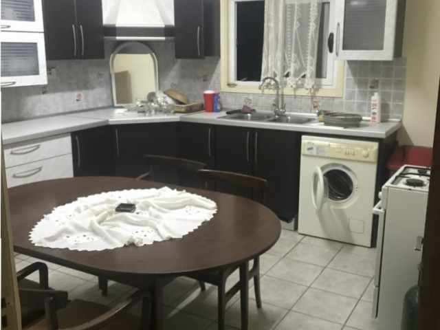 Durakların dibinde 3+1 eşyalı Lefkoşa Merit Hotel civarı Kumsal bölgesinde