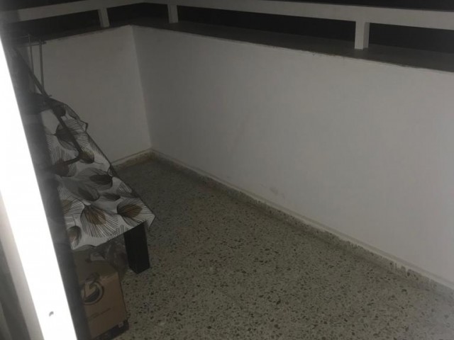 Yenikent'te (3+1)  Türk Tapulu levent Apartmanlarında  Daire ( Takasa Açık)