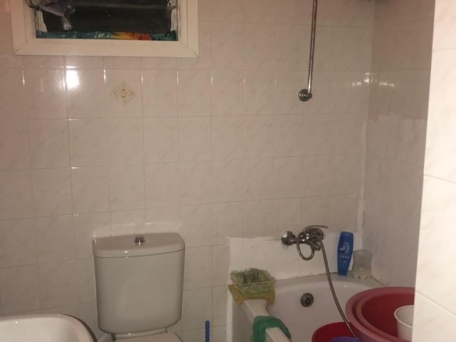 Yenikent'te (3+1)  Türk Tapulu levent Apartmanlarında  Daire ( Takasa Açık)