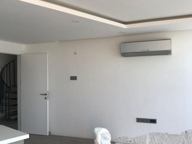 Girne Merkezde , Kendinizi Özel Hissedebileceğiniz Bir Dublex Penthouse ( 147 m2)