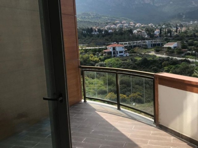 Girne Merkezde , Kendinizi Özel Hissedebileceğiniz Bir Dublex Penthouse ( 147 m2)