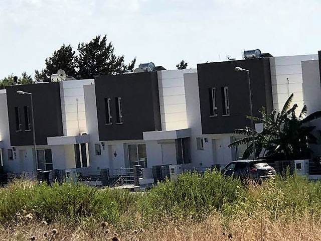 Girne Boğaz'ında   Türk Koçanlı Tapusu Hazır KDV ve Trafosu Ödenmiş Müstakil Bahçeli Villa 