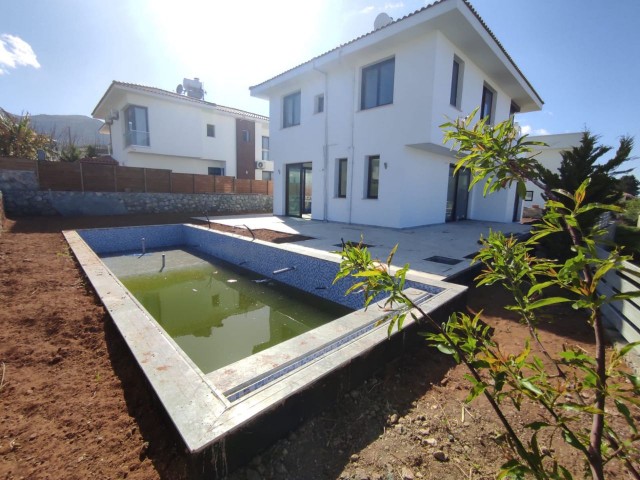 Herrliche Lage in Alsancak mit privatem Pool - (4+1) LU ① Villa / unverkennbarer Berg - / Meerblick+90 542 861 62 72 - +90 533 843 21 39 sofort bereit zum Umzug-die Urkunde ist fertig ** 