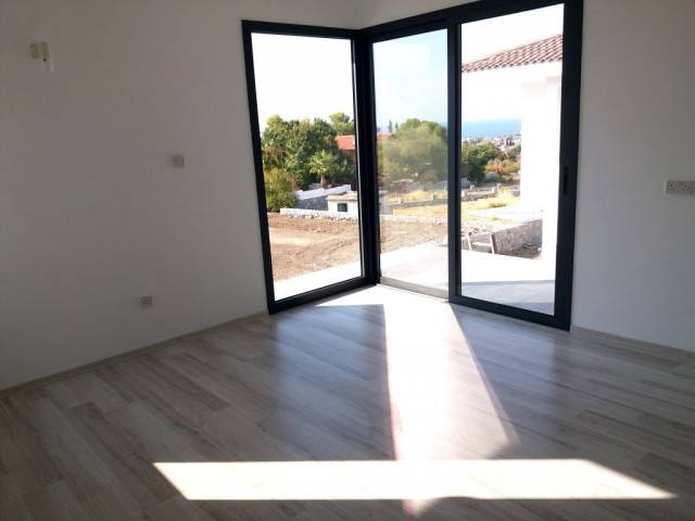 Alsancak / Yeşiltepe'de Muhteşem Lokasyonda , Lüks( 3+1)   185 m2  Özel  HAVUZLU Müstakil  Önü Kesilmez Deniz / Dağ  Manzaralı Villa  +905338432139  - +905428616272