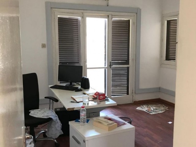 Köşklüçiftlik'te Müthiş Lokasyon Cadde Üstü  Sadece Ofis Kullanımına Uygun  195 M2 Ofis !!