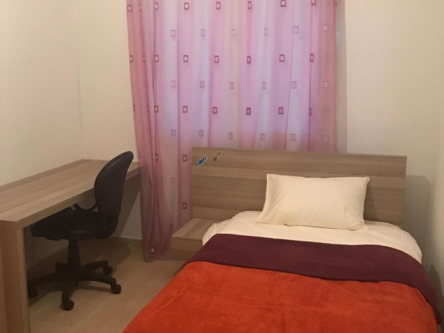 Gönyeli 'de 3+1 Önü Durak Olan , Full Eşyalı 135 m2 Günlük Kiralık Daire