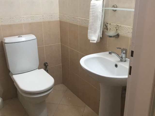 Gönyeli 'de 3+1 Önü Durak Olan , Full Eşyalı 135 m2 Günlük Kiralık Daire