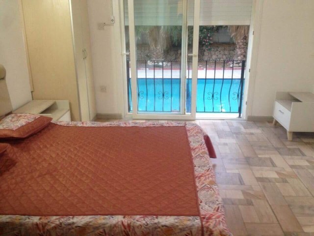 Girne Alsancak'ta ZEMİN Bahçe Ortak Havuz ( 3 Dairenin Kullandığı)  Denize Sıfır Klimalı   2+1 -( 115 m2)Full  Eşyalı Kiralık/ Satılık  Daire KDV YOK