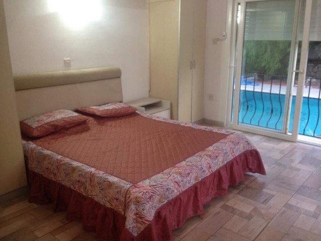 Girne Alsancak'ta ZEMİN Bahçe Ortak Havuz ( 3 Dairenin Kullandığı)  Denize Sıfır Klimalı   2+1 -( 115 m2)Full  Eşyalı Kiralık/ Satılık  Daire KDV YOK