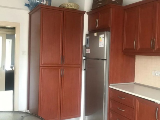 Lefkoşa Kumsal Müthiş Lokasyonda  3+1  Full Eşyalı Satılık Penthouse