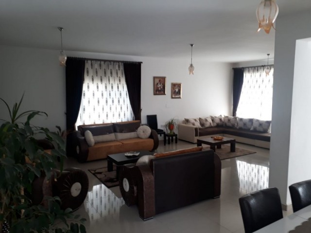 Villa For Sale in Güzelyurt Merkez, Guzelyurt