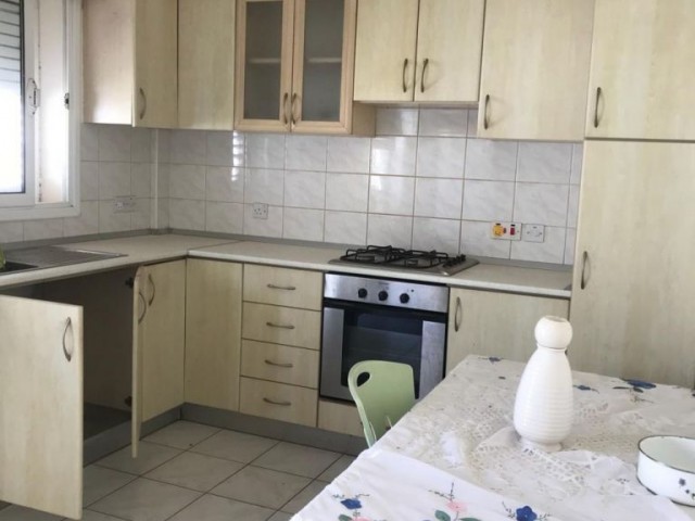 Köşklüçiftlik'de (150m2)  3+1 Sadece Kız Öğrencilere Ve Bayanlara Kiralık Daire( 350 STG karşılığı TL olabilir)