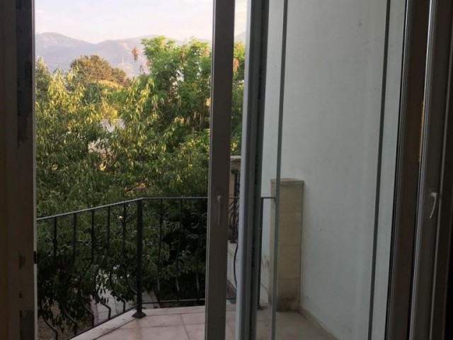 Alsancak'ta 4+1 (200m2) Müstakil Villa 