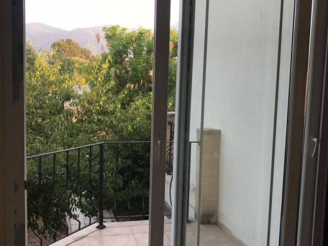 Alsancak'ta 4+1 (200m2) Müstakil Villa 