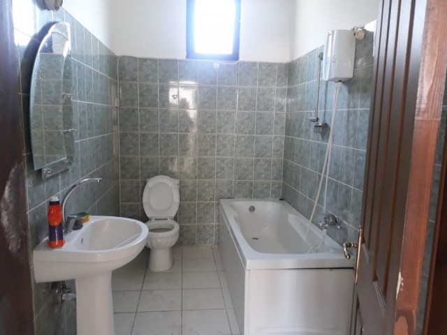 Kumsal'da Dereboyu ve Merit Hotele Yürüme Mesafesinde( 2+1) 140m2 Geniş Full Eşyalı Durakların Dibinde Kiralık Daire