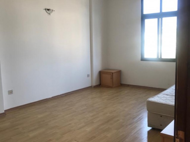 Kumsal'da Dereboyu ve Merit Hotele Yürüme Mesafesinde( 2+1) 140m2 Geniş Full Eşyalı Durakların Dibinde Kiralık Daire