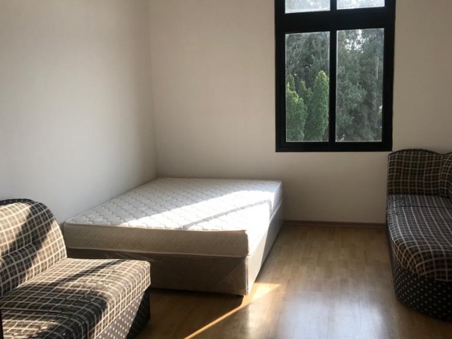 Kumsal'da Dereboyu ve Merit Hotele Yürüme Mesafesinde( 2+1) 140m2 Geniş Full Eşyalı Durakların Dibinde Kiralık Daire