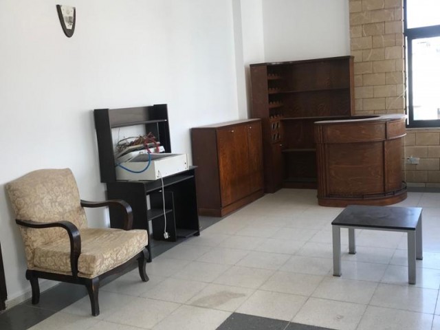 Kumsal'da Dereboyu ve Merit Hotele Yürüme Mesafesinde( 2+1) 140m2 Geniş Full Eşyalı Durakların Dibinde Kiralık Daire