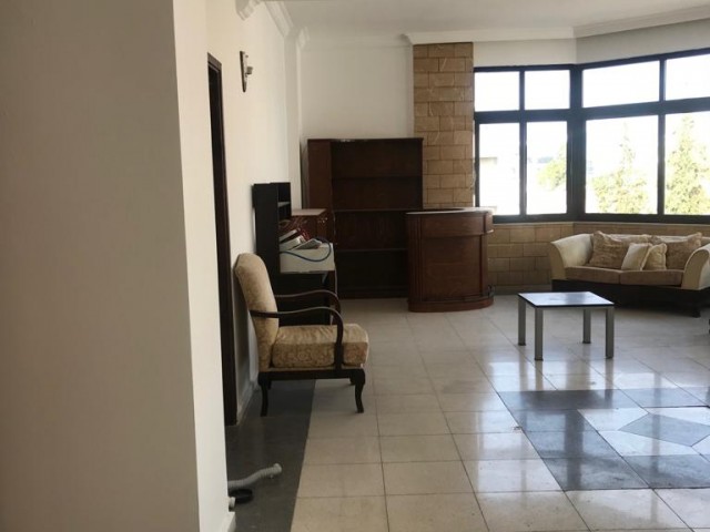 Kumsal'da Dereboyu ve Merit Hotele Yürüme Mesafesinde( 2+1) 140m2 Geniş Full Eşyalı Durakların Dibinde Kiralık Daire