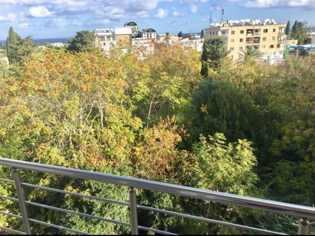 Gİrne Merkez'de Okullar Bölgesinde Asansörlü 3+1 120m2 Kiralık Eşyasız Daire 