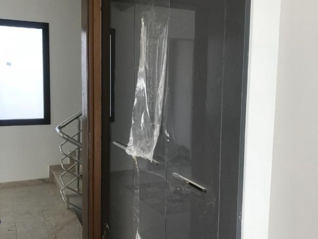 Wunderschöne Penthouses, die in Ortaköy( 3+1) mit türkischer Urkunde in Ultra Lu Llogara umgewandelt werden können, und( 2+1) +(1+1) Wohnungen (Alle mit den notwendigen für ein komfortables Leben in E Llogrtra eingefroren) ** 