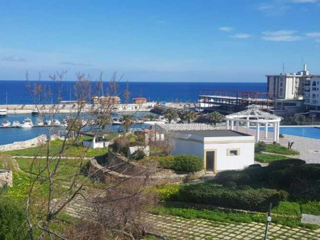 Girne Merkezde (Jasmine Court Hotel cevresinde) 2+1 