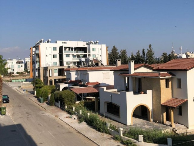 Gönyeli'de Balkonlu Asansörlü Full Eşyalı Kiralık Daire 