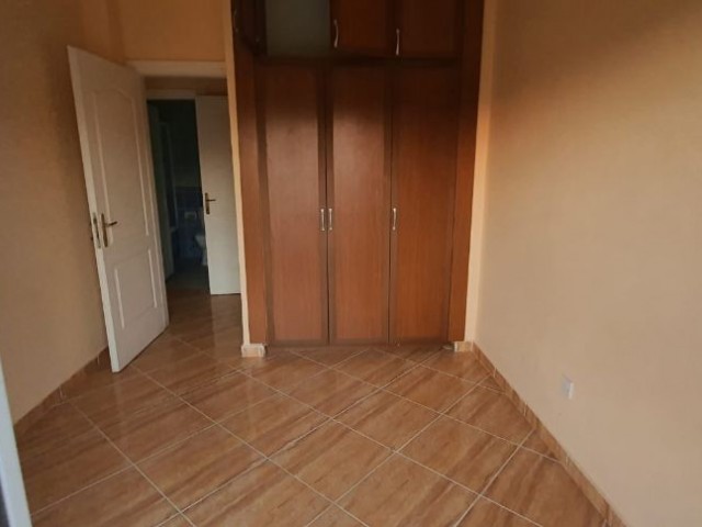 Girne Merkezde -Ortak Havuzlu  (Palmiye 2 Sitesinde) Full Tadilatlı / Bakımlı 3+1 (120m2) Eşyasız Daire