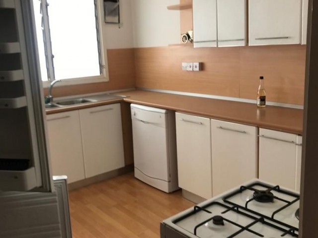 Köşklüçiftlik Dereboyu'nda  Durak Ve Markete Çok Yakın Full Eşyalı Asansörlü 3+1 (140m2)  Kiralık Daire 