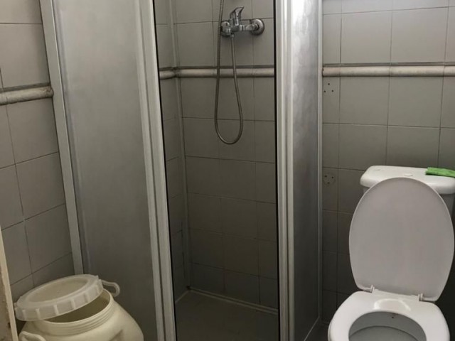 Köşklüçiftlik Dereboyu'nda  Durak Ve Markete Çok Yakın Full Eşyalı Asansörlü 3+1 (140m2)  Kiralık Daire 