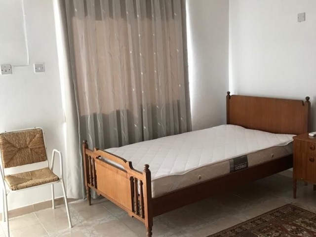 Köşklüçiftlik Dereboyu'nda  Durak Ve Markete Çok Yakın Full Eşyalı Asansörlü 3+1 (140m2)  Kiralık Daire 