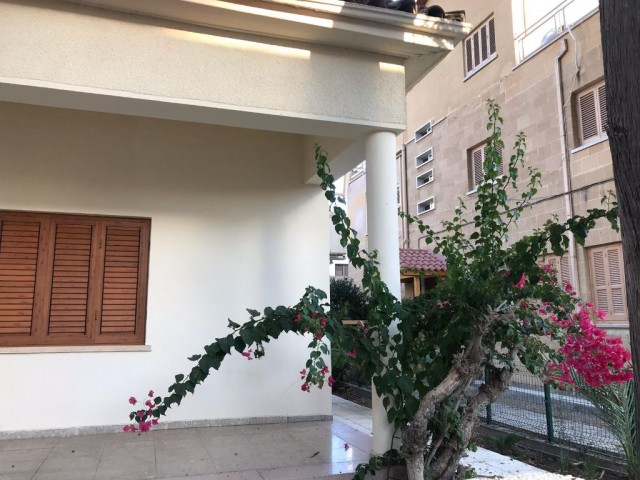 Detached House To Rent in Köşklüçiftlik, Nicosia