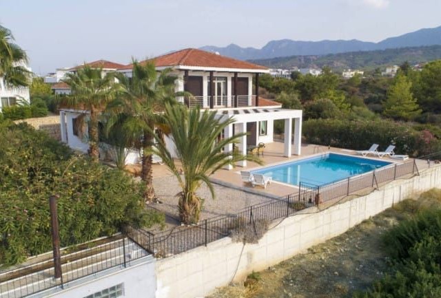 3 +1 Fully Furnished Villas for Rent in Kyrenia ! ** 