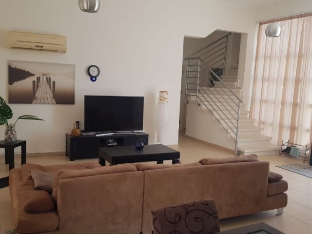 Girne' de Kiralık 3+1 Full Eşyalı Villalar !