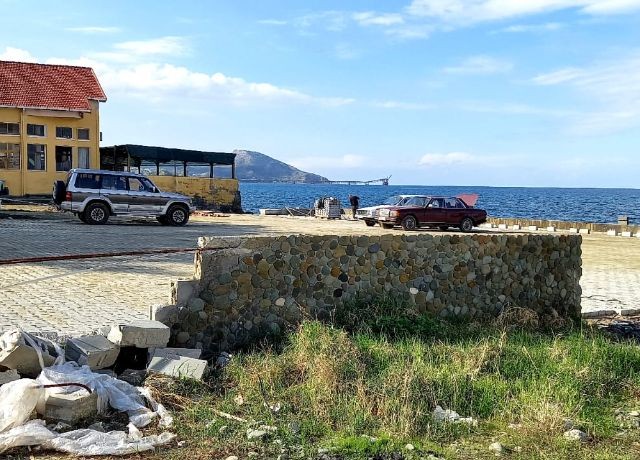 Gemikonağı'nda Harika Lokasyonda  Denize Sıfır YURT Veya OTEL  Yapımına Uygun  Projeli Lebiderya Arazi ! Hemen İnşaata Başlanacak Şekilde Tüm İzinler Alınmıştır.