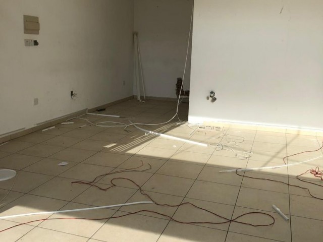 55 m2 in kucukkaymakli, monatlich bezahlter Mietladen (wird neu renoviert ! ) ** 