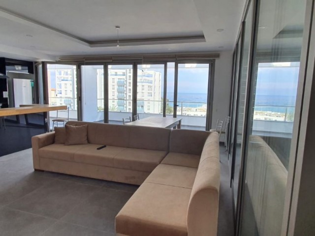 Girne Merkez'de Eşsiz Manzaralı 3+1 En Suite  Lux  Penthouse (Takasa Açık)