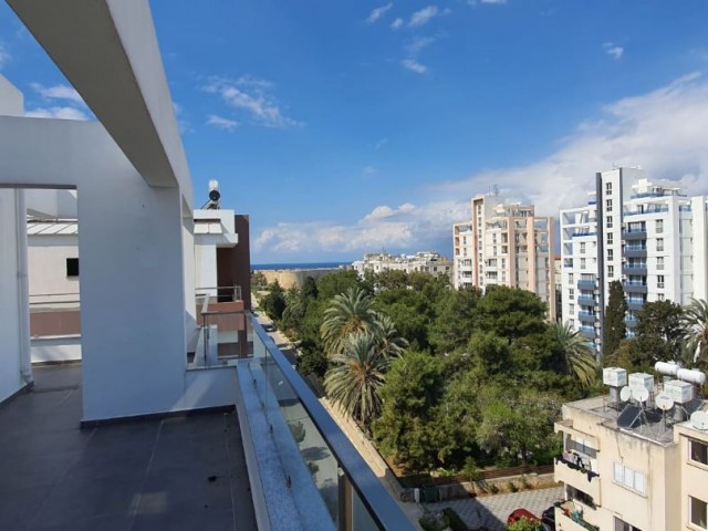 3+1 En Suite Penthouse mit einzigartigem Blick auf das Zentrum von Kyrenia (austauschbar) ** 