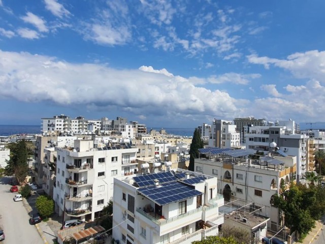 3+1 En Suite Penthouse mit einzigartigem Blick auf das Zentrum von Kyrenia (austauschbar) ** 