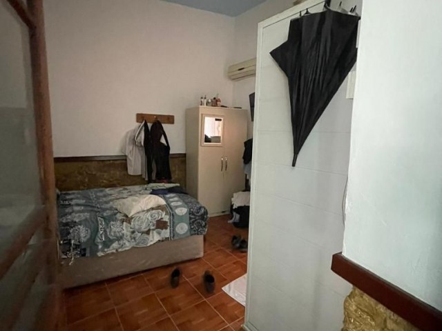 5 - Zimmer-Business-Wohnung zum Verkauf mit Innenhof in Nikosia-Stadtmauern (geeignet für die Verwendung von Hostel/ Boutique /Hotel /Restaurant/ Bar ! ) ** 